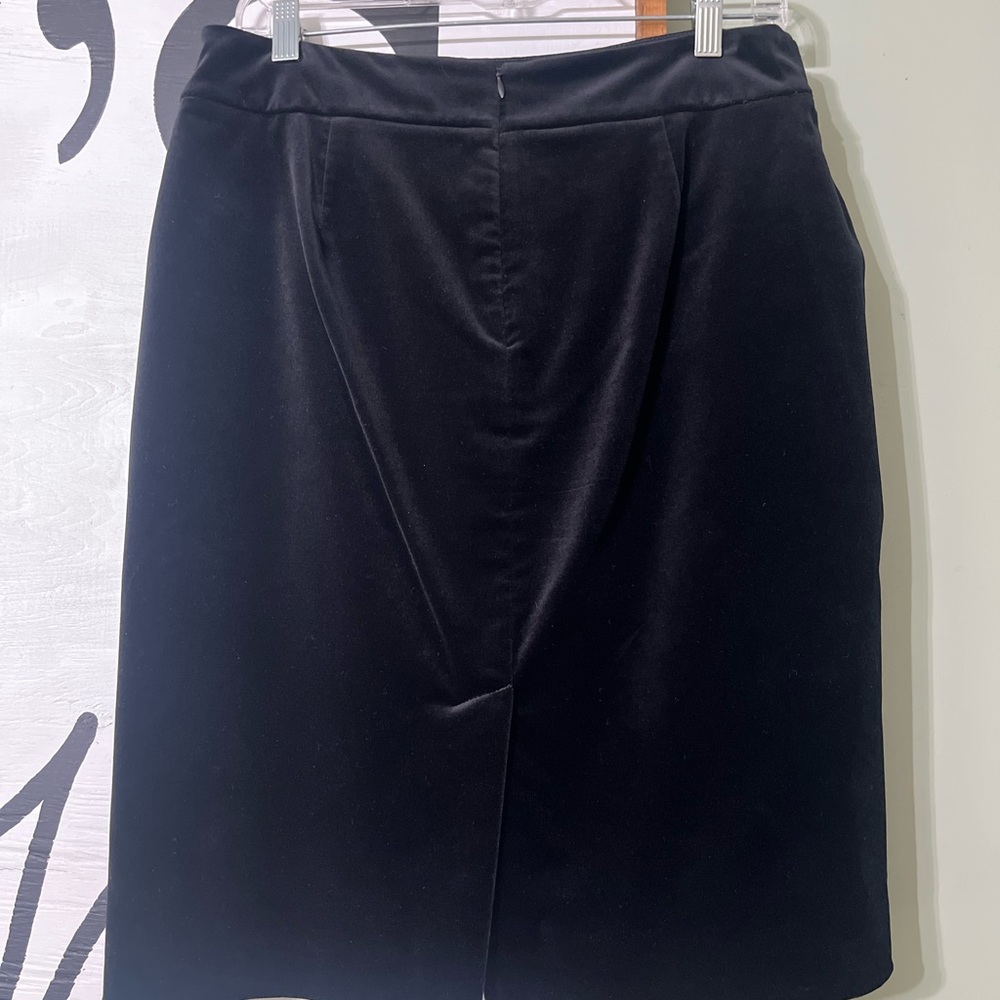 Banana Republic Black Pencil Skirt - Picture 2 of 11